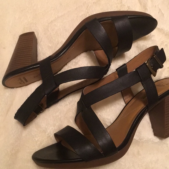 clarks sandals soft cushion